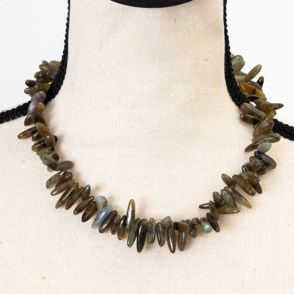 Brown gray color long shape chip necklace 18”
